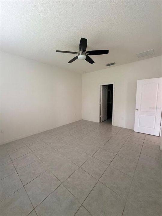 For Rent: $2,700 (4 beds, 2 baths, 1696 Square Feet)