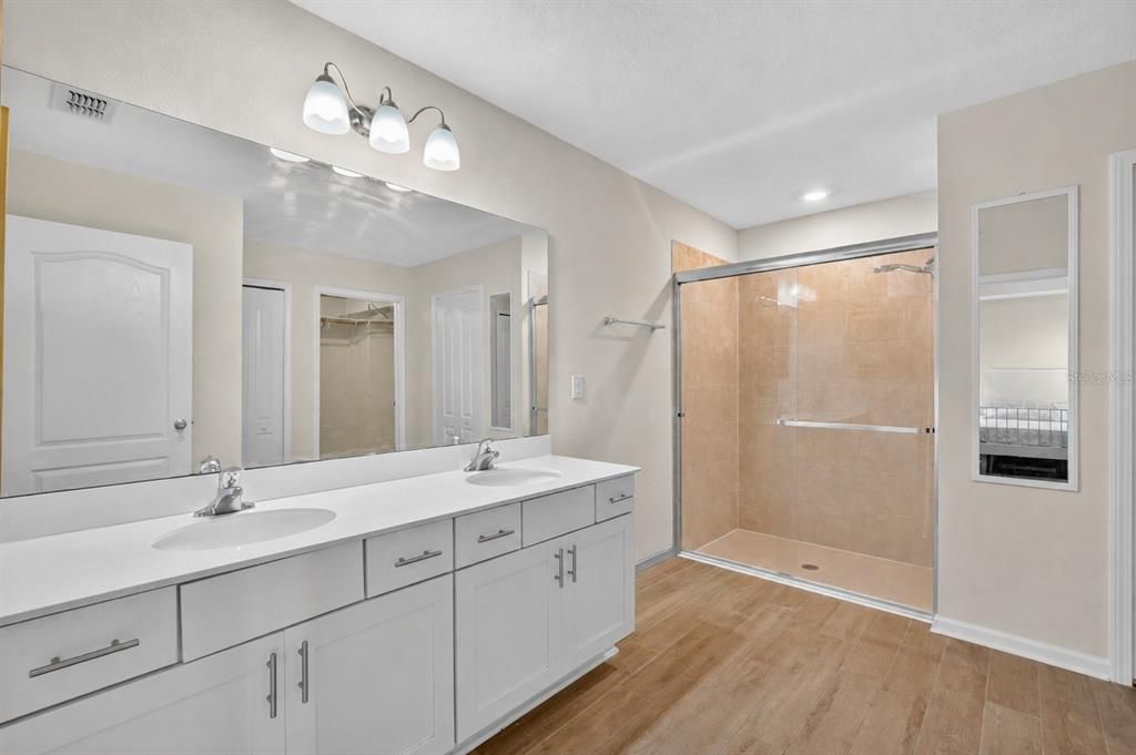 En Venta: $445,000 (4 camas, 2 baños, 2051 Pies cuadrados)