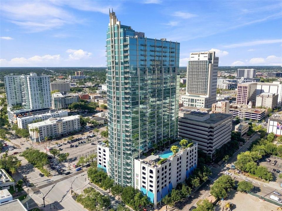 For Sale: $499,999 (1 beds, 1 baths, 846 Square Feet)
