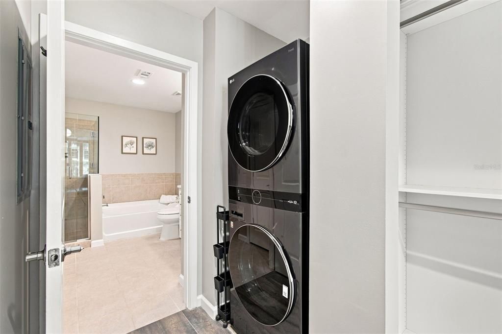 For Sale: $499,999 (1 beds, 1 baths, 846 Square Feet)