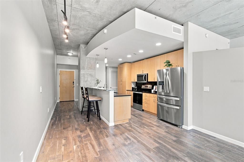 For Sale: $499,999 (1 beds, 1 baths, 846 Square Feet)