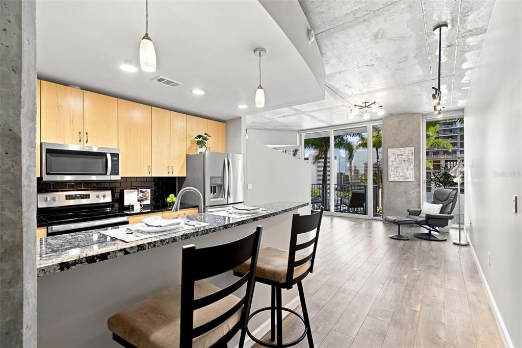 For Sale: $499,999 (1 beds, 1 baths, 846 Square Feet)