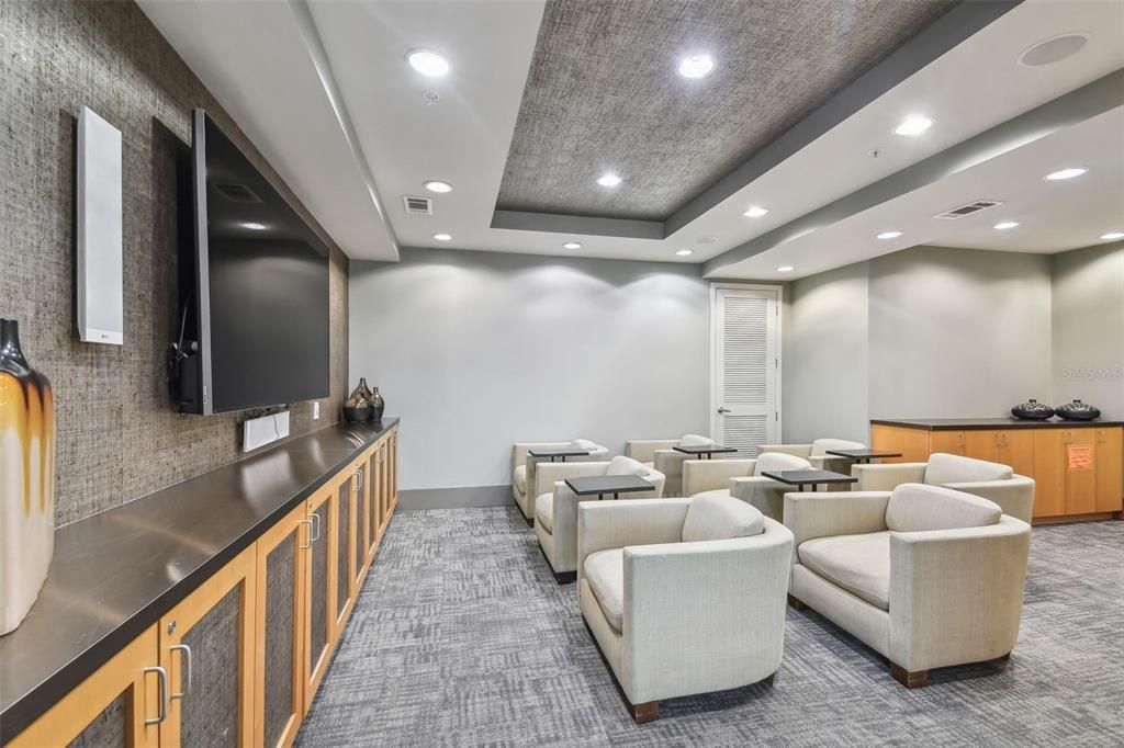 For Sale: $499,999 (1 beds, 1 baths, 846 Square Feet)