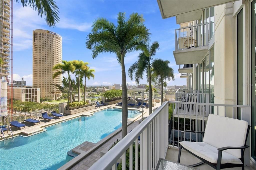 For Sale: $499,999 (1 beds, 1 baths, 846 Square Feet)