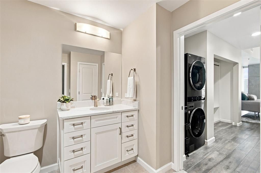 For Sale: $499,999 (1 beds, 1 baths, 846 Square Feet)