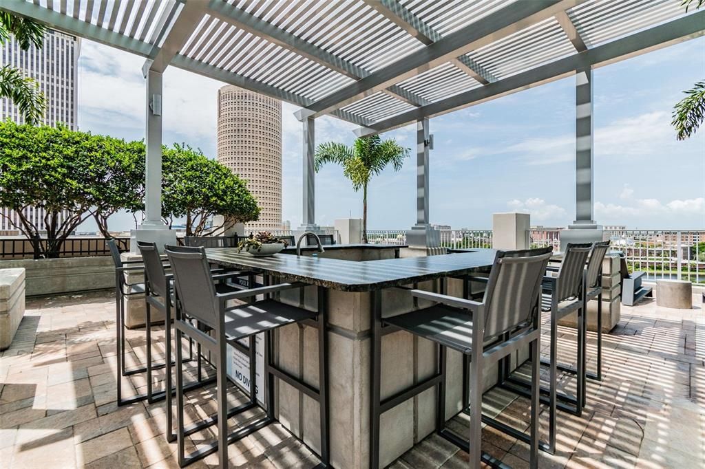 For Sale: $499,999 (1 beds, 1 baths, 846 Square Feet)