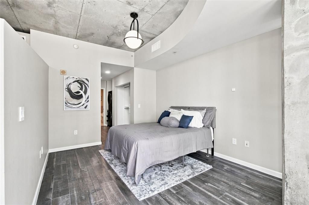 For Sale: $499,999 (1 beds, 1 baths, 846 Square Feet)