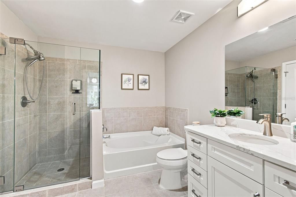 For Sale: $499,999 (1 beds, 1 baths, 846 Square Feet)
