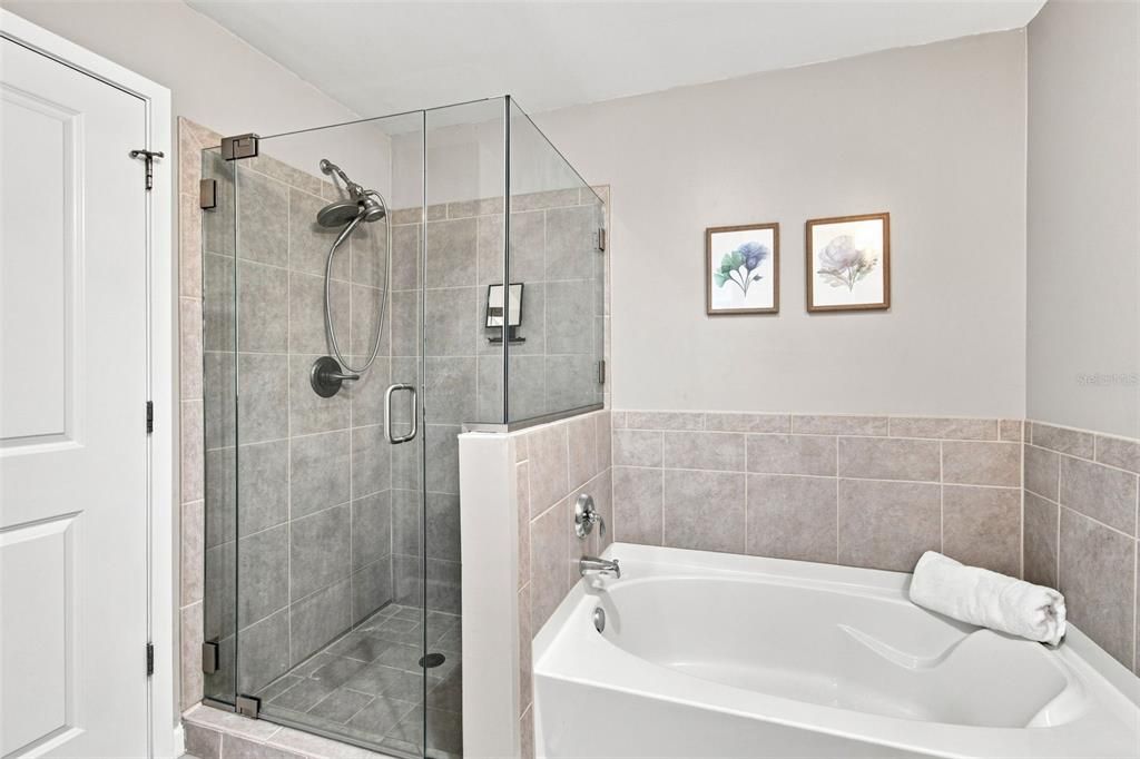 For Sale: $499,999 (1 beds, 1 baths, 846 Square Feet)