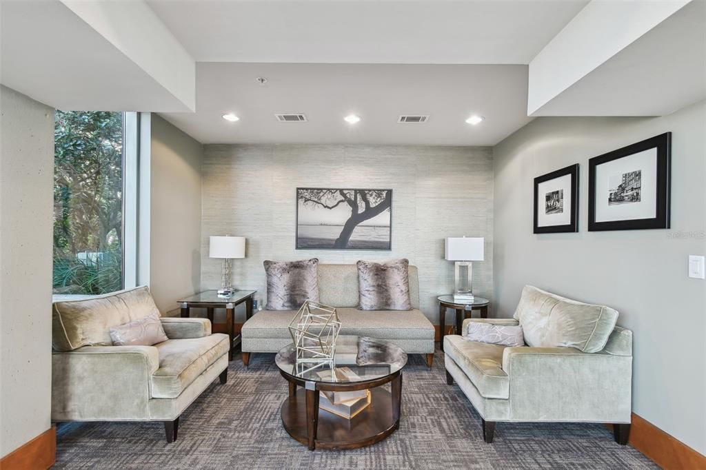 For Sale: $499,999 (1 beds, 1 baths, 846 Square Feet)