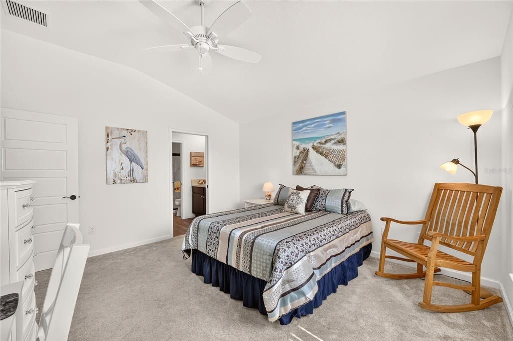 For Sale: $297,000 (2 beds, 2 baths, 1184 Square Feet)