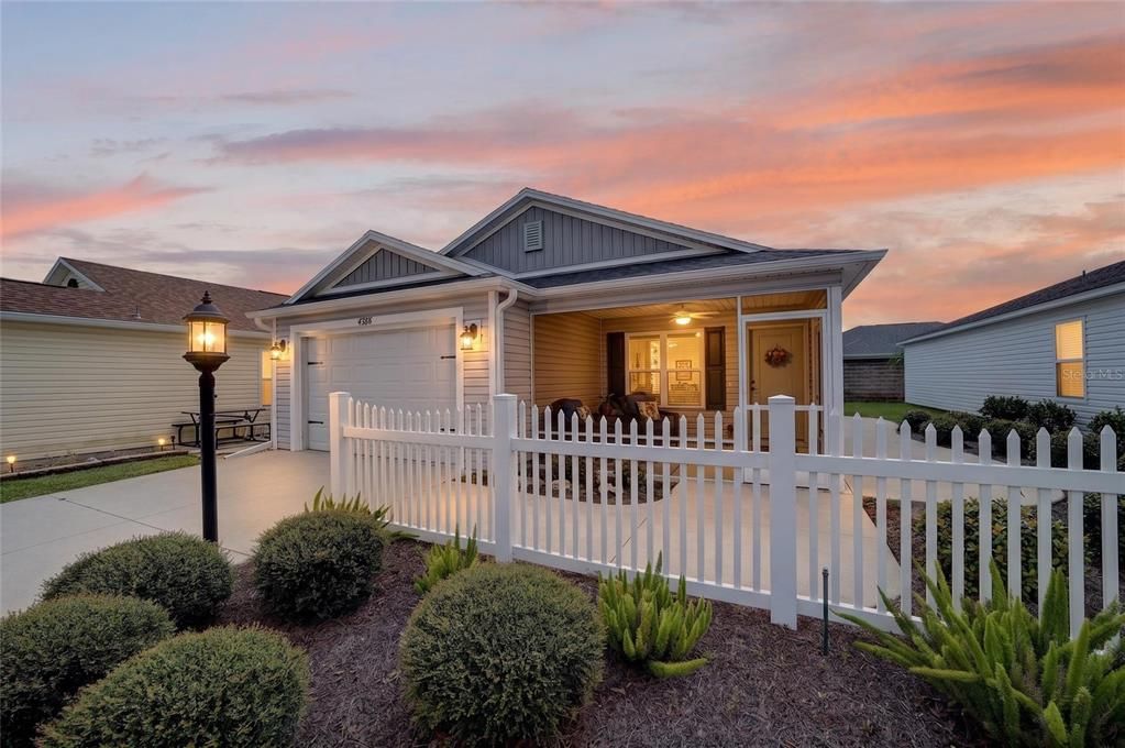 For Sale: $297,000 (2 beds, 2 baths, 1184 Square Feet)