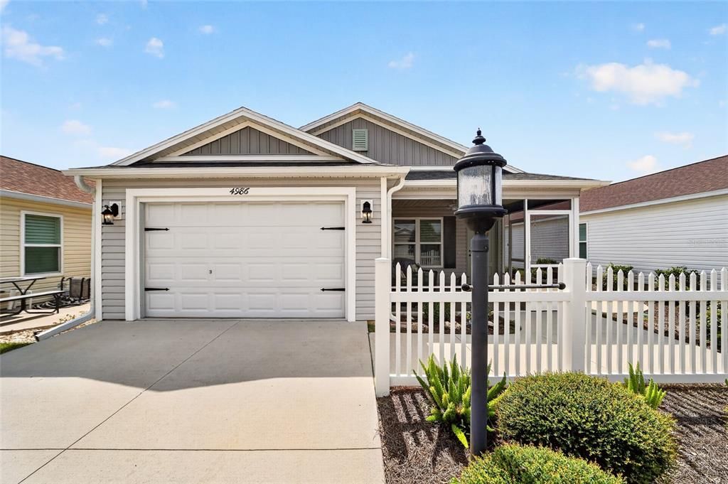 For Sale: $297,000 (2 beds, 2 baths, 1184 Square Feet)