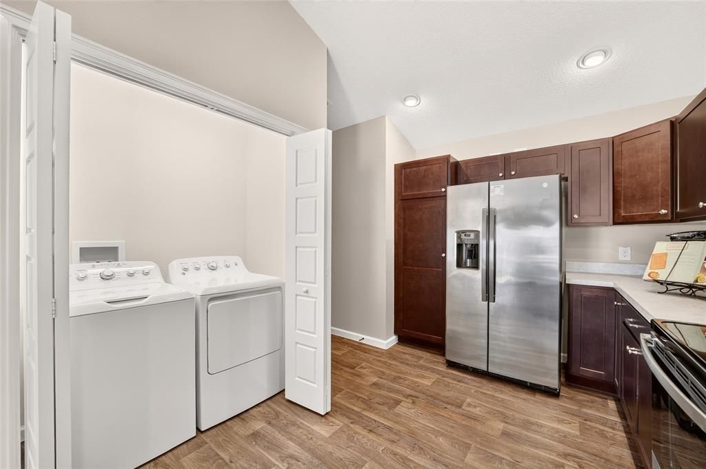 For Sale: $297,000 (2 beds, 2 baths, 1184 Square Feet)