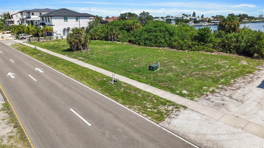 На продажу: $175,000 (0.20 acres)