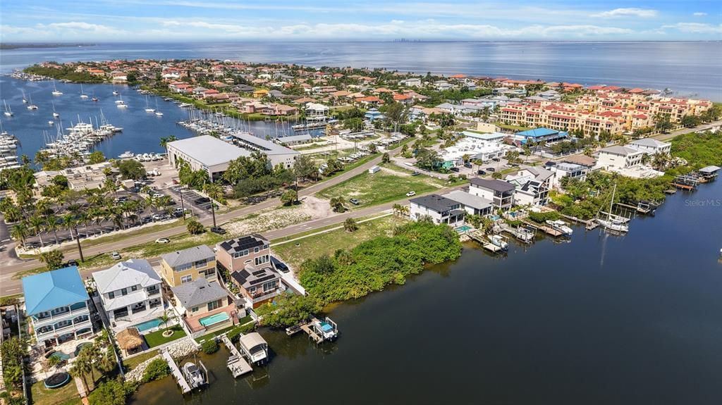 На продажу: $175,000 (0.20 acres)