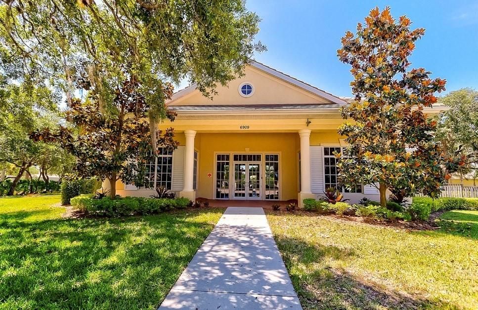 For Sale: $349,999 (4 beds, 3 baths, 2035 Square Feet)