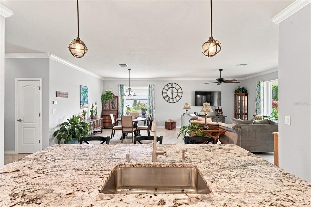 For Sale: $349,999 (4 beds, 3 baths, 2035 Square Feet)