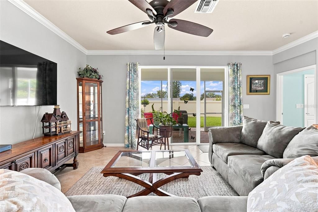 For Sale: $349,999 (4 beds, 3 baths, 2035 Square Feet)