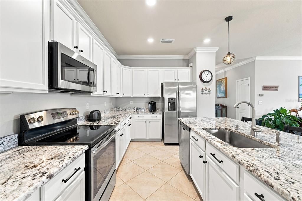 For Sale: $349,999 (4 beds, 3 baths, 2035 Square Feet)