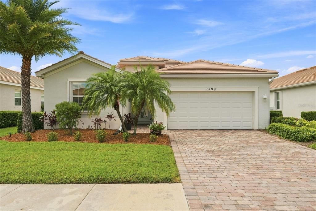 For Sale: $349,999 (4 beds, 3 baths, 2035 Square Feet)