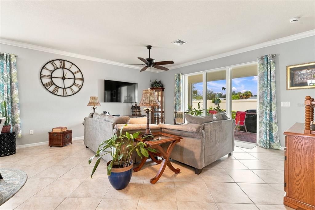 For Sale: $349,999 (4 beds, 3 baths, 2035 Square Feet)