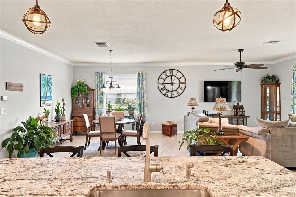 For Sale: $349,999 (4 beds, 3 baths, 2035 Square Feet)
