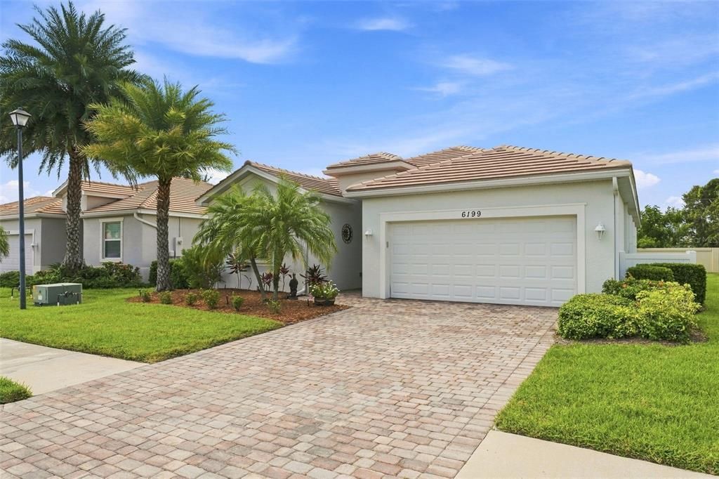 For Sale: $349,999 (4 beds, 3 baths, 2035 Square Feet)