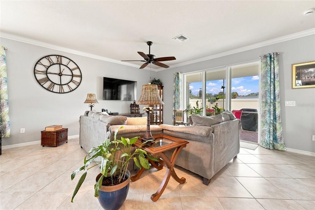 For Sale: $349,999 (4 beds, 3 baths, 2035 Square Feet)