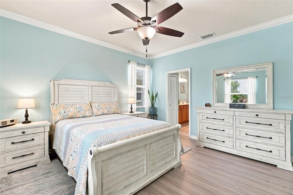 For Sale: $349,999 (4 beds, 3 baths, 2035 Square Feet)