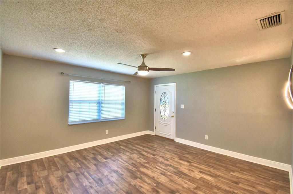 For Sale: $349,900 (3 beds, 2 baths, 1892 Square Feet)