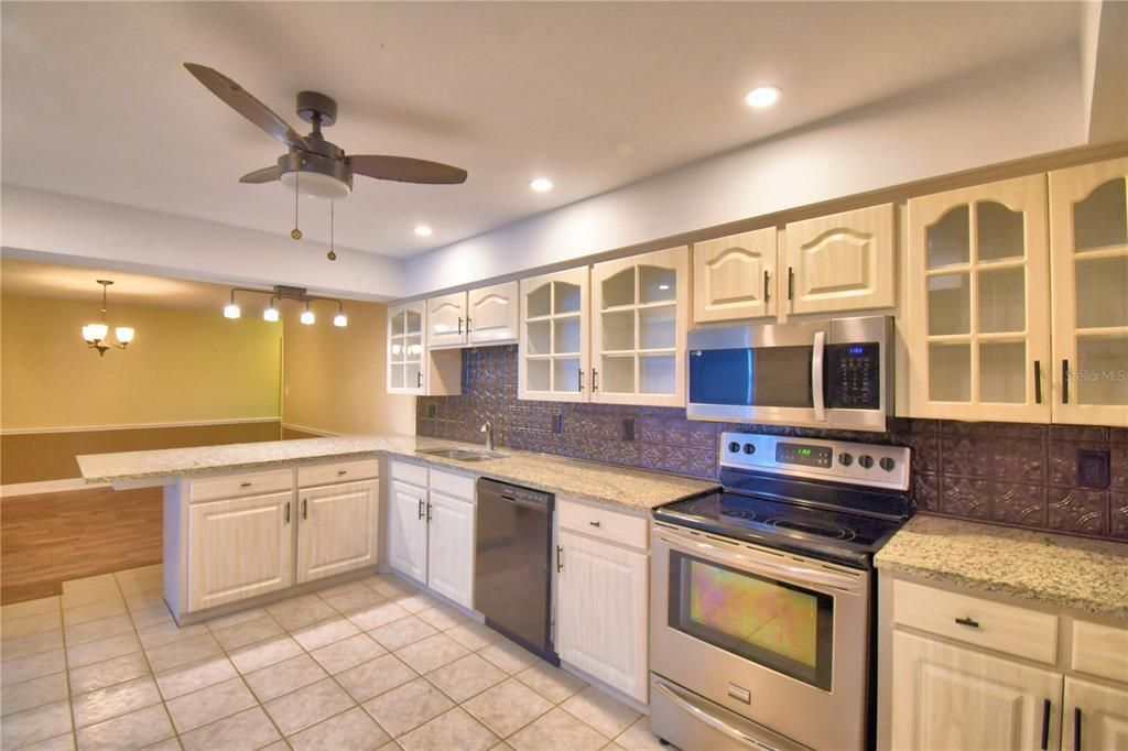 For Sale: $349,900 (3 beds, 2 baths, 1892 Square Feet)
