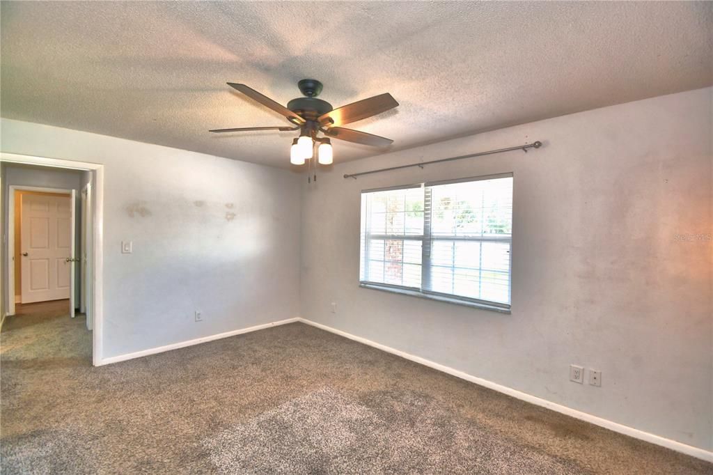 For Sale: $349,900 (3 beds, 2 baths, 1892 Square Feet)