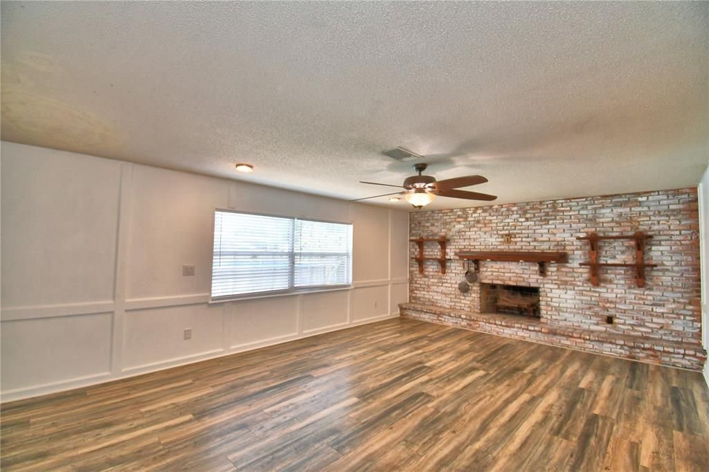 For Sale: $349,900 (3 beds, 2 baths, 1892 Square Feet)