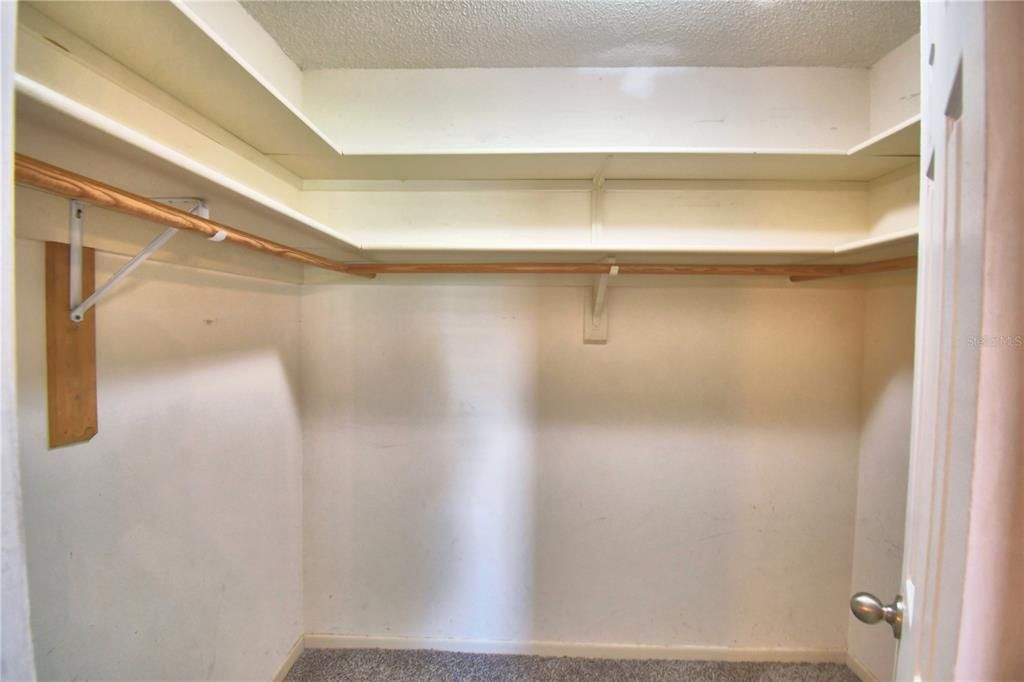 For Sale: $349,900 (3 beds, 2 baths, 1892 Square Feet)