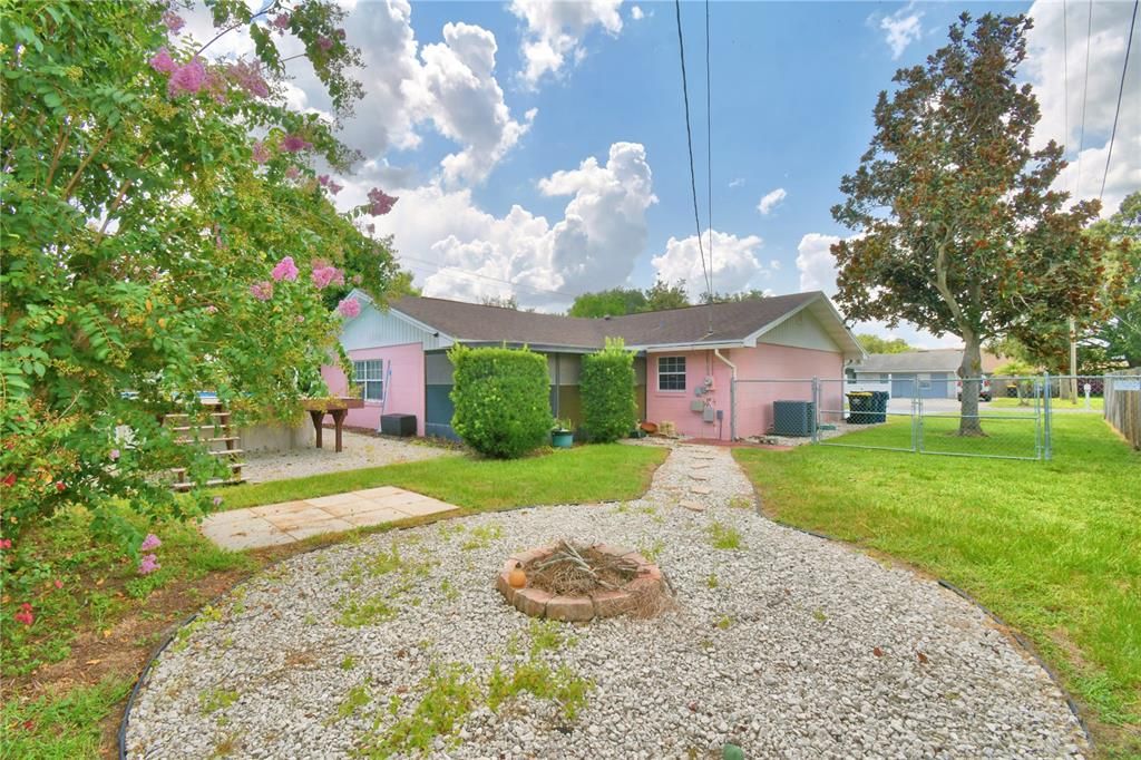 For Sale: $349,900 (3 beds, 2 baths, 1892 Square Feet)