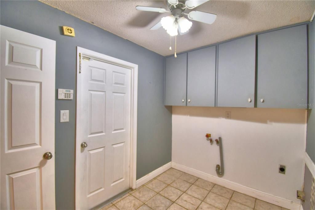 For Sale: $349,900 (3 beds, 2 baths, 1892 Square Feet)