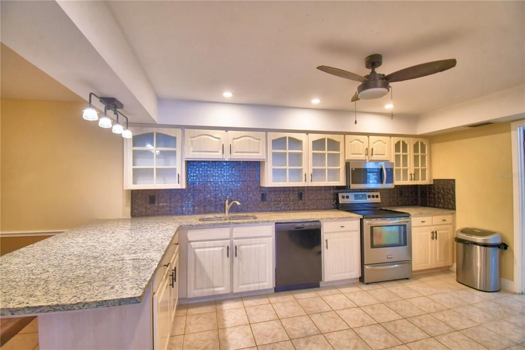 For Sale: $349,900 (3 beds, 2 baths, 1892 Square Feet)