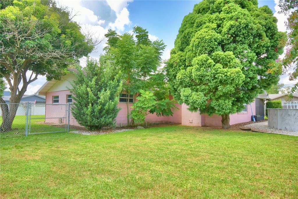 For Sale: $349,900 (3 beds, 2 baths, 1892 Square Feet)