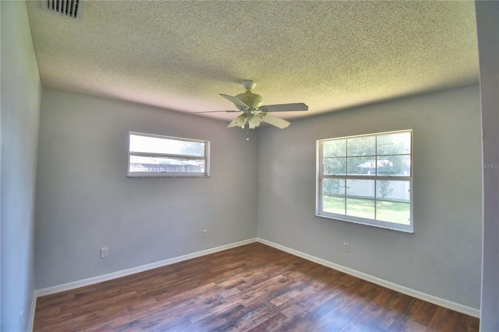 For Sale: $349,900 (3 beds, 2 baths, 1892 Square Feet)