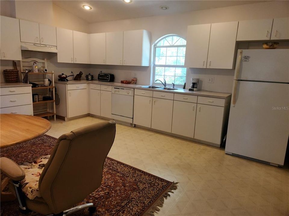 For Sale: $274,900 (3 beds, 2 baths, 1552 Square Feet)