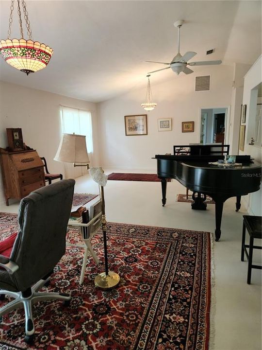 For Sale: $274,900 (3 beds, 2 baths, 1552 Square Feet)
