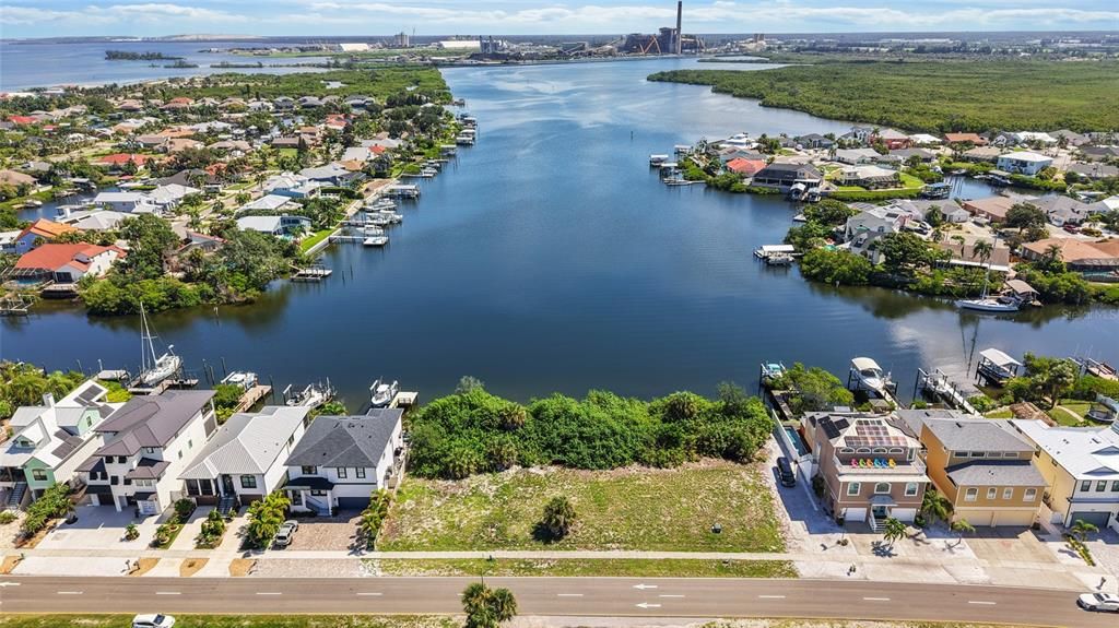 На продажу: $175,000 (0.21 acres)