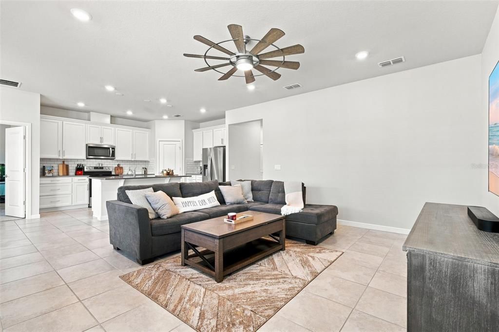For Sale: $350,000 (3 beds, 2 baths, 1650 Square Feet)