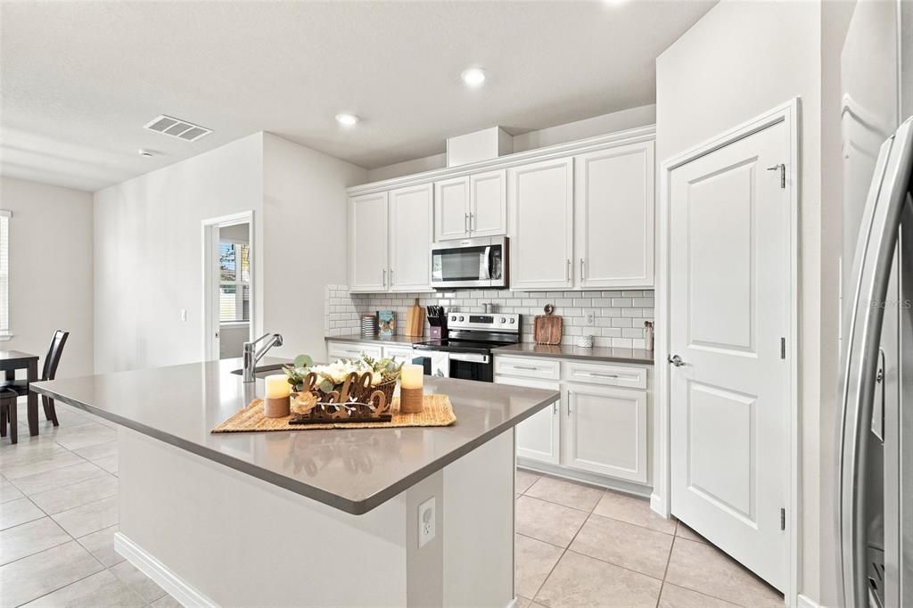 For Sale: $350,000 (3 beds, 2 baths, 1650 Square Feet)