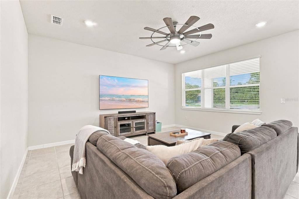 For Sale: $350,000 (3 beds, 2 baths, 1650 Square Feet)
