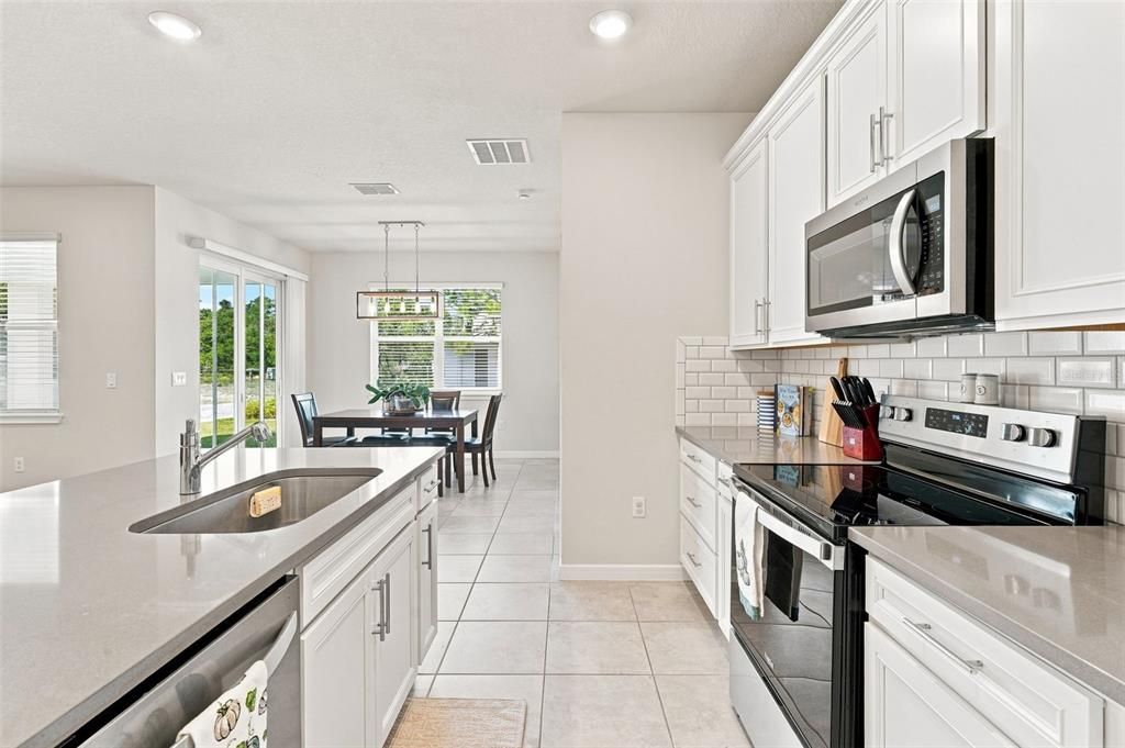 For Sale: $350,000 (3 beds, 2 baths, 1650 Square Feet)