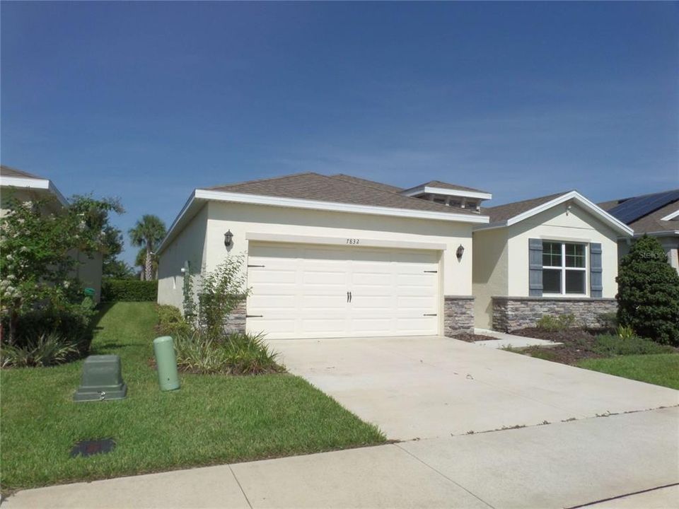 For Sale: $347,000 (4 beds, 2 baths, 2034 Square Feet)