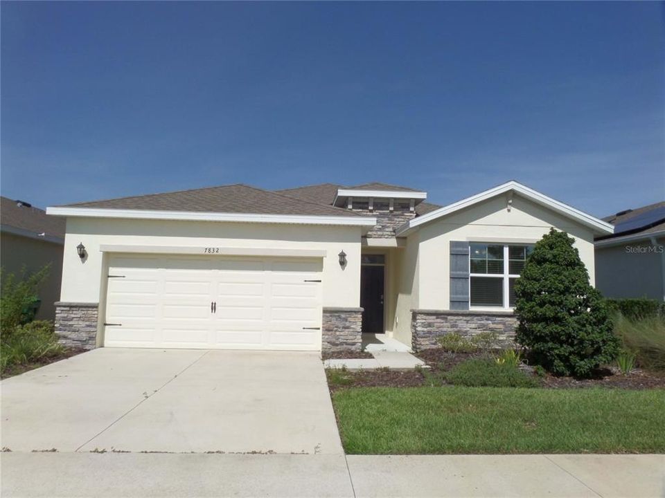 For Sale: $347,000 (4 beds, 2 baths, 2034 Square Feet)