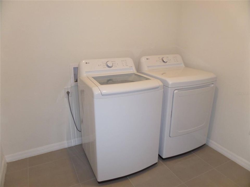 For Sale: $347,000 (4 beds, 2 baths, 2034 Square Feet)